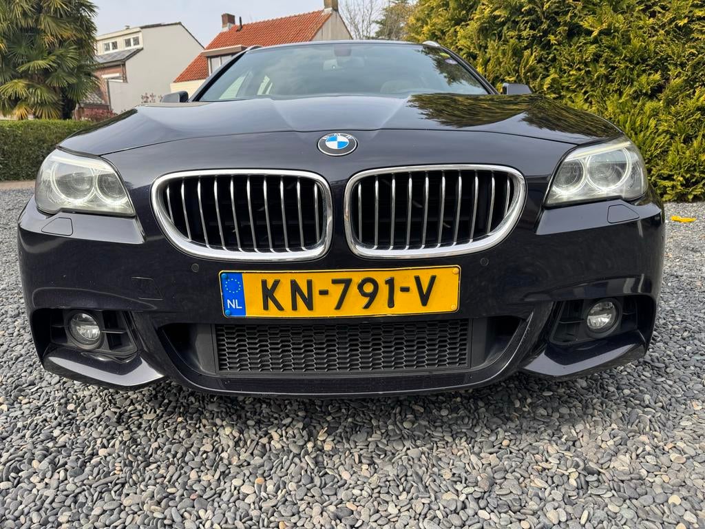 BMW 5-Serie 528I 180KW Touring Aut8 2016 Zwart, Auto's, BMW, Automaat, 4 cilinders, 2000 kg, Zwart