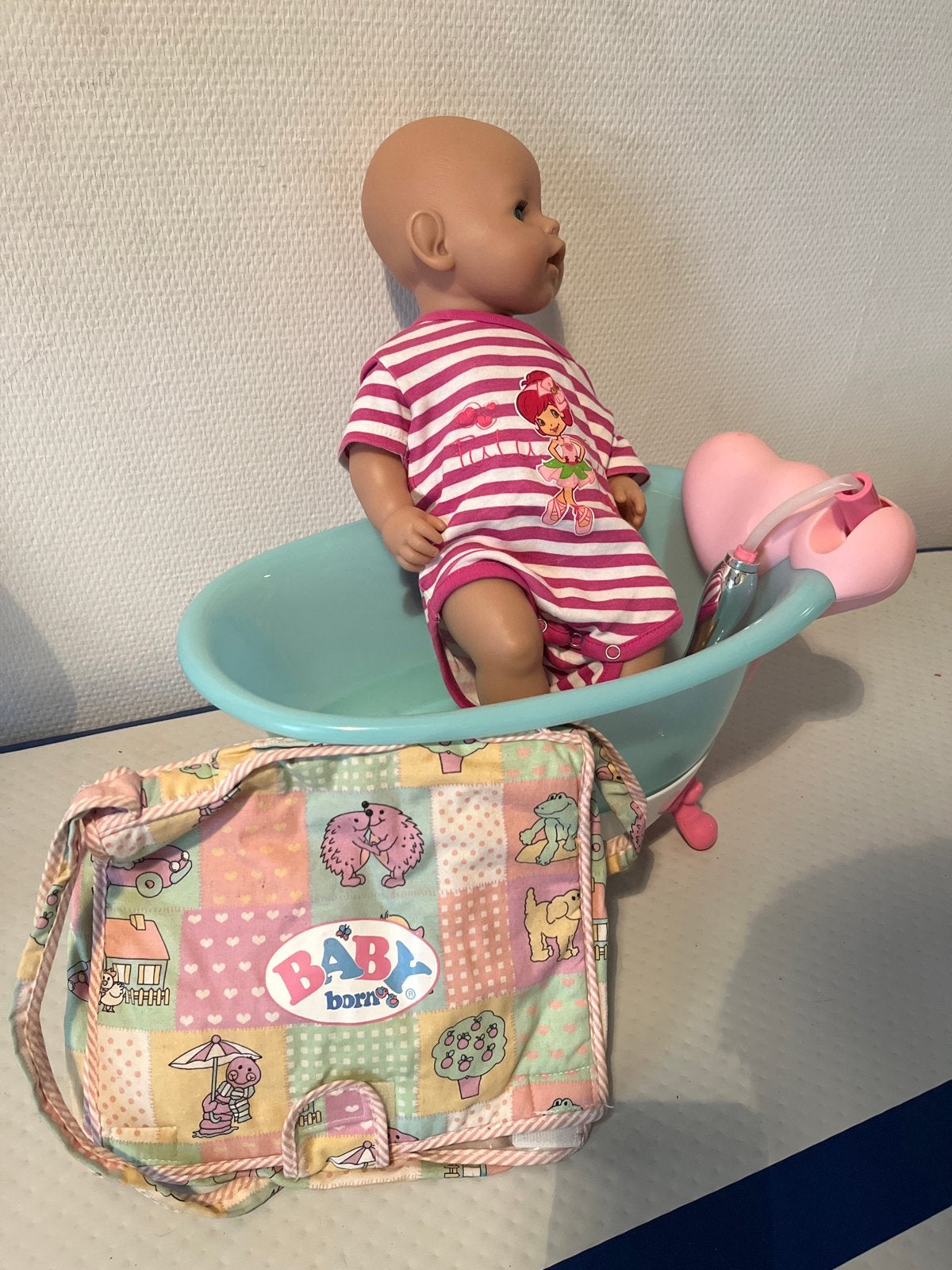 Baby Born pop met badje en draagtas, Kinderen en Baby's, Speelgoed | Poppen, Ophalen, Gebruikt, Babypop