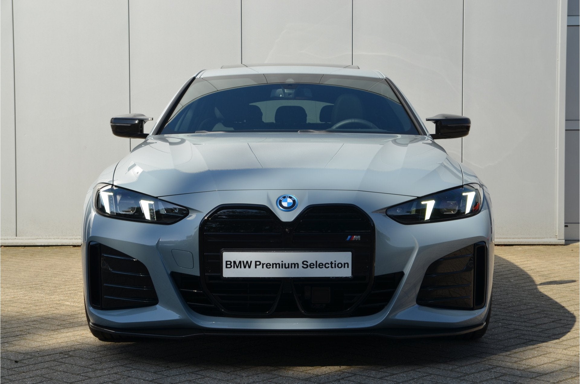BMW i4 eDrive40 M Sport / Schuif-kanteldak / Adaptieve LED /, 81 kWh, Achterwielaandrijving, Met garantie (alle), 2020 kg