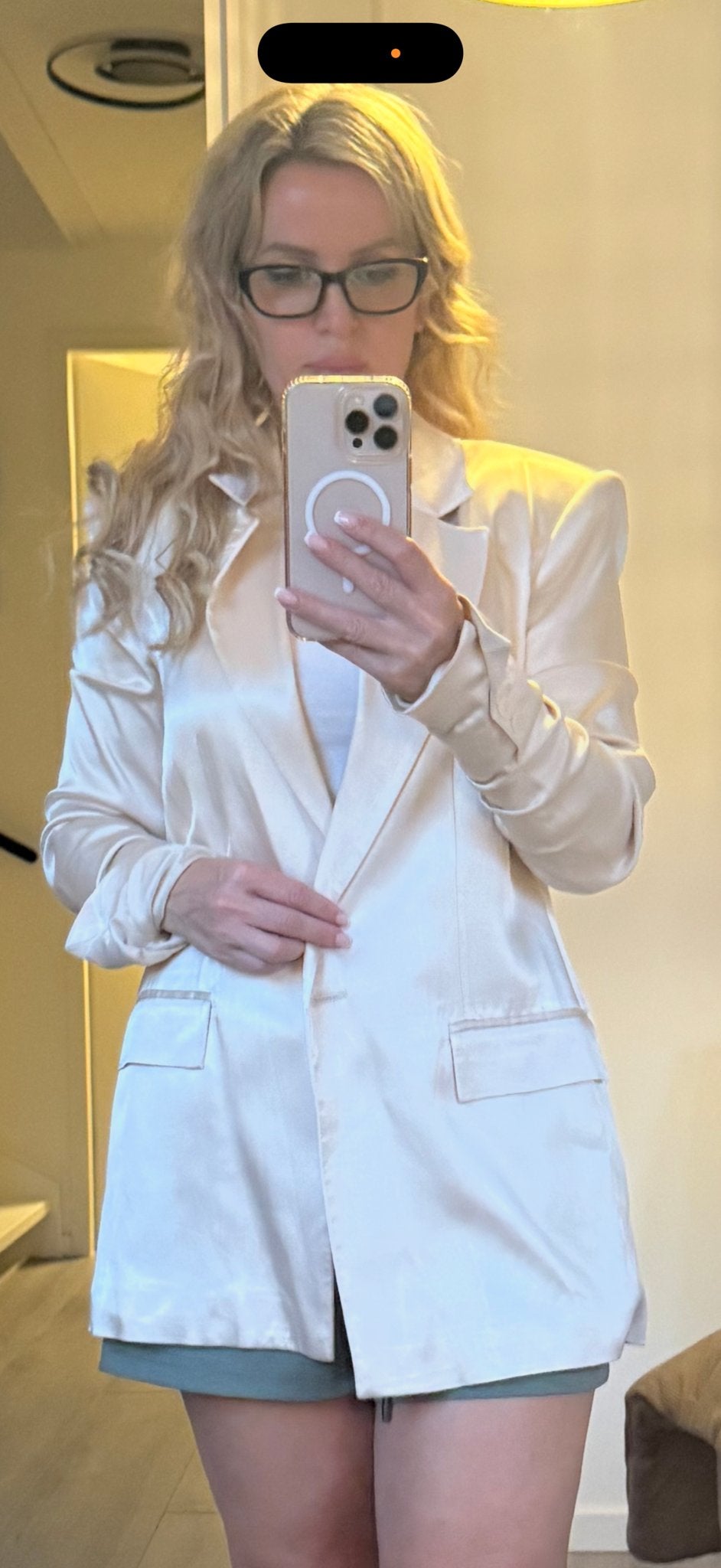 Zara satijnen blazer - Zo goed als nieuw, Kleding | Dames, Maat 38/40 (M), Beige, Ophalen of Verzenden, Zo goed als nieuw