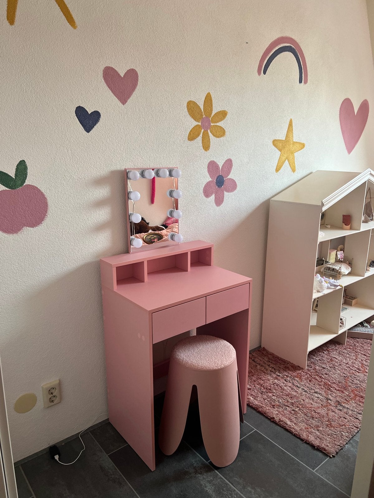 Roze kaptafel met spiegel, zo goed als nieuw, Ophalen, Overige materialen, 100 tot 150 cm, 50 tot 100 cm