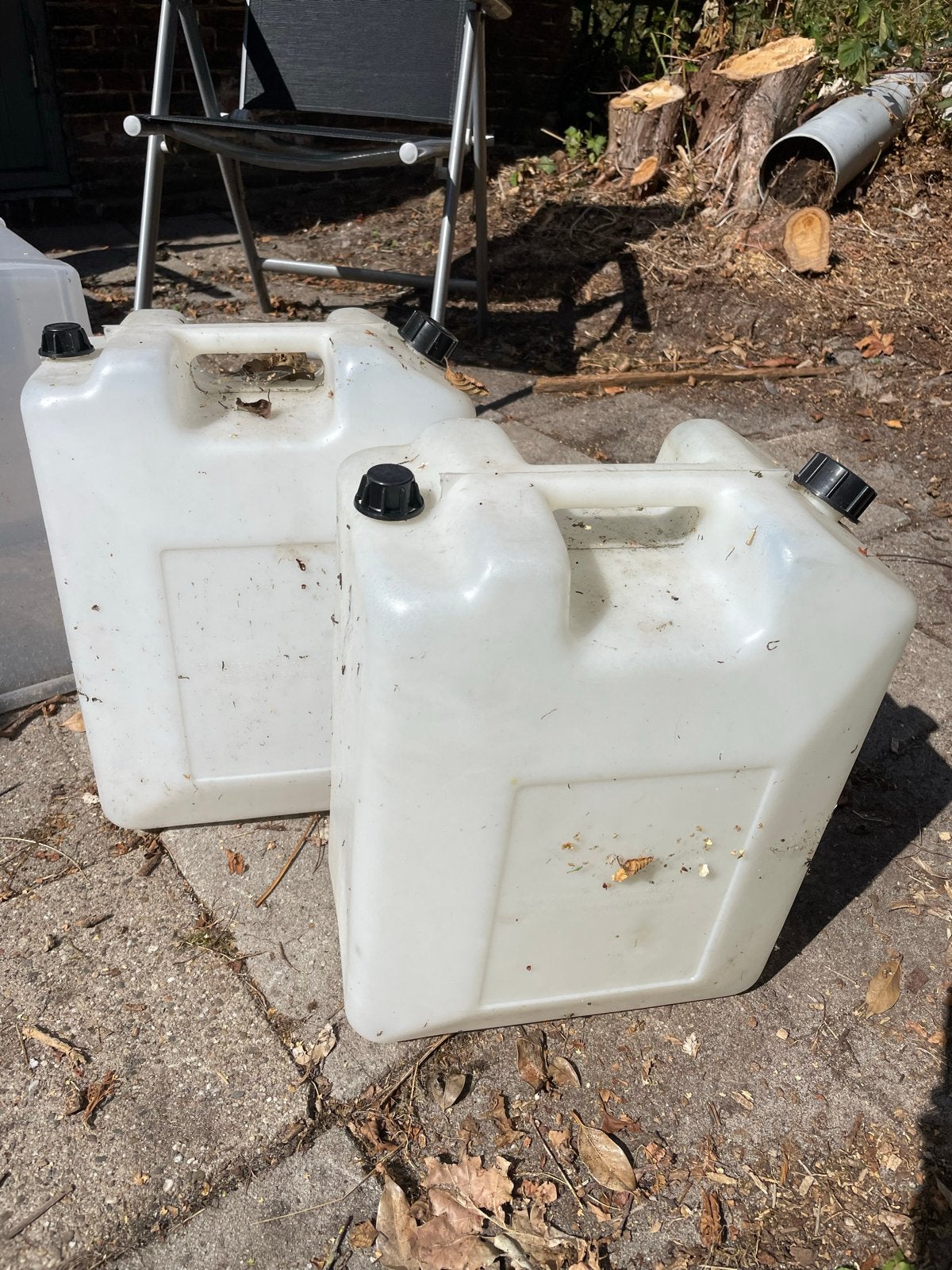Diverse jerrycans en vaten - Ideaal voor opslag, 75 tot 150 liter, Ophalen, Gebruikt, Kunststof