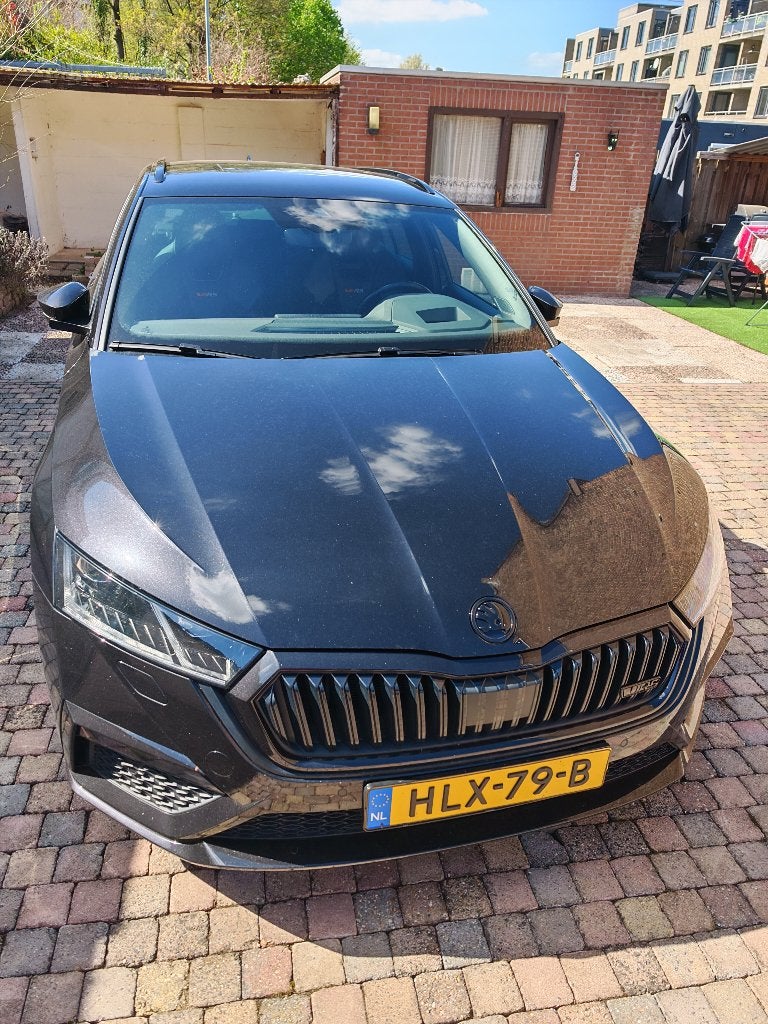 Skoda Octavia 1.4 TSI iV 245pk Phev DSG 2021 Zwart, Auto's, Parkeerassistent, 4 cilinders, Zwart, Geïmporteerd