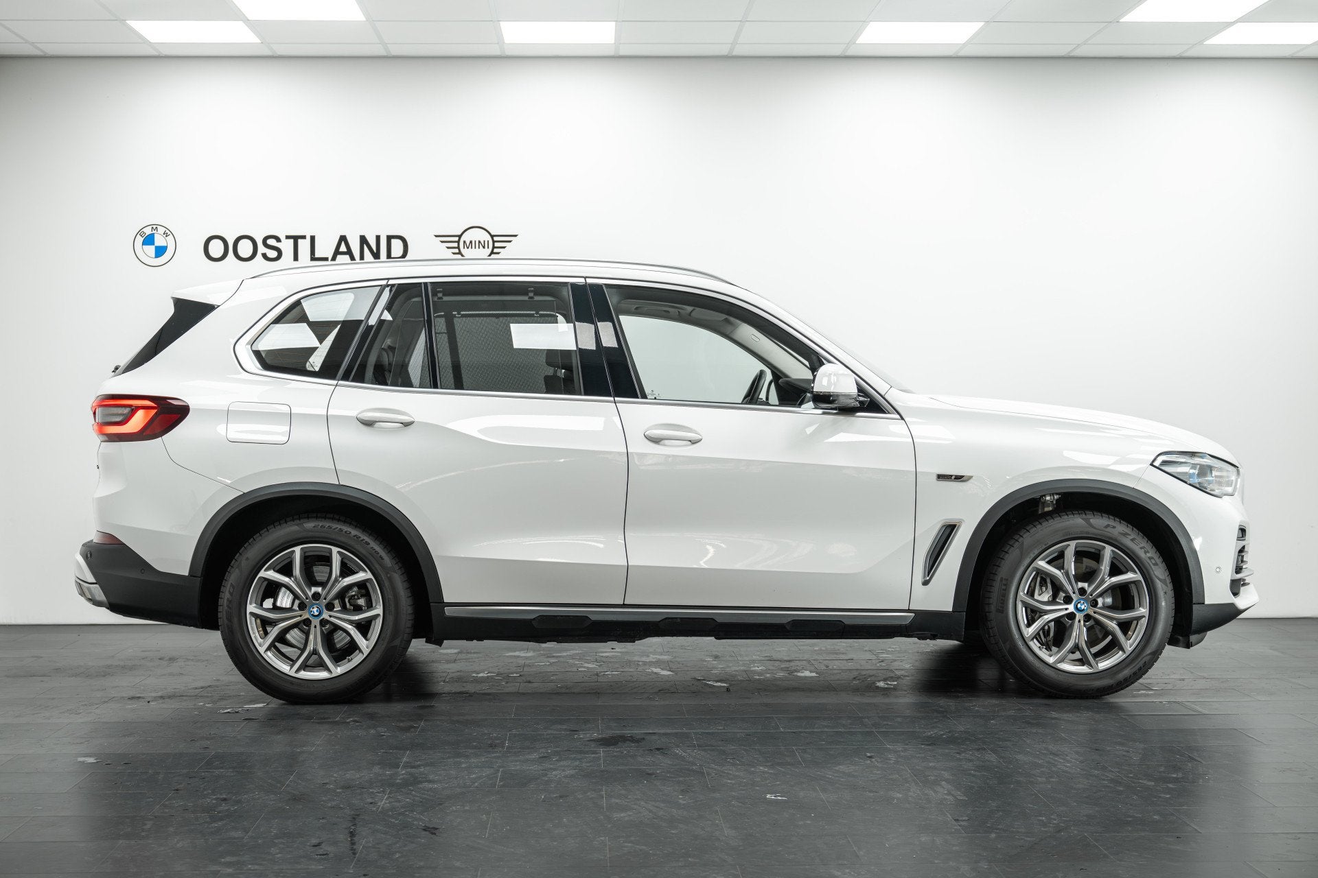 BMW X5 xDrive45e High Executive xLine Automaat / Panoramadak, Auto's, Gebruikt, Met garantie (alle), Wit, 489 pk