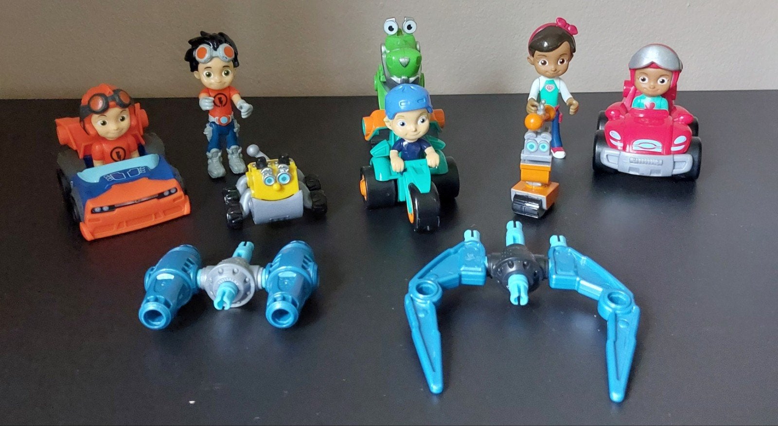 Rusty Rivets speelgoedfiguren en voertuigen, Ophalen, Zo goed als nieuw