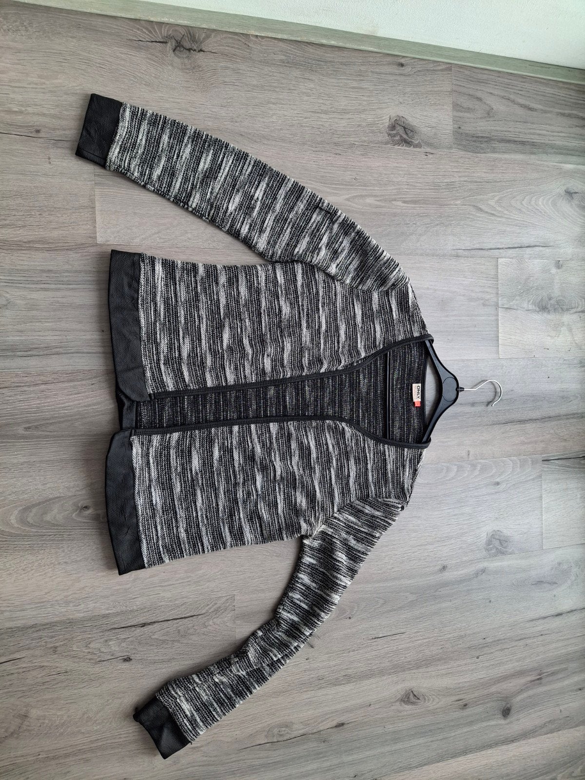 Only bouclé jasje met fake leer, maat L (40), Ophalen of Verzenden, Zo goed als nieuw, Maat 38/40 (M), Zwart