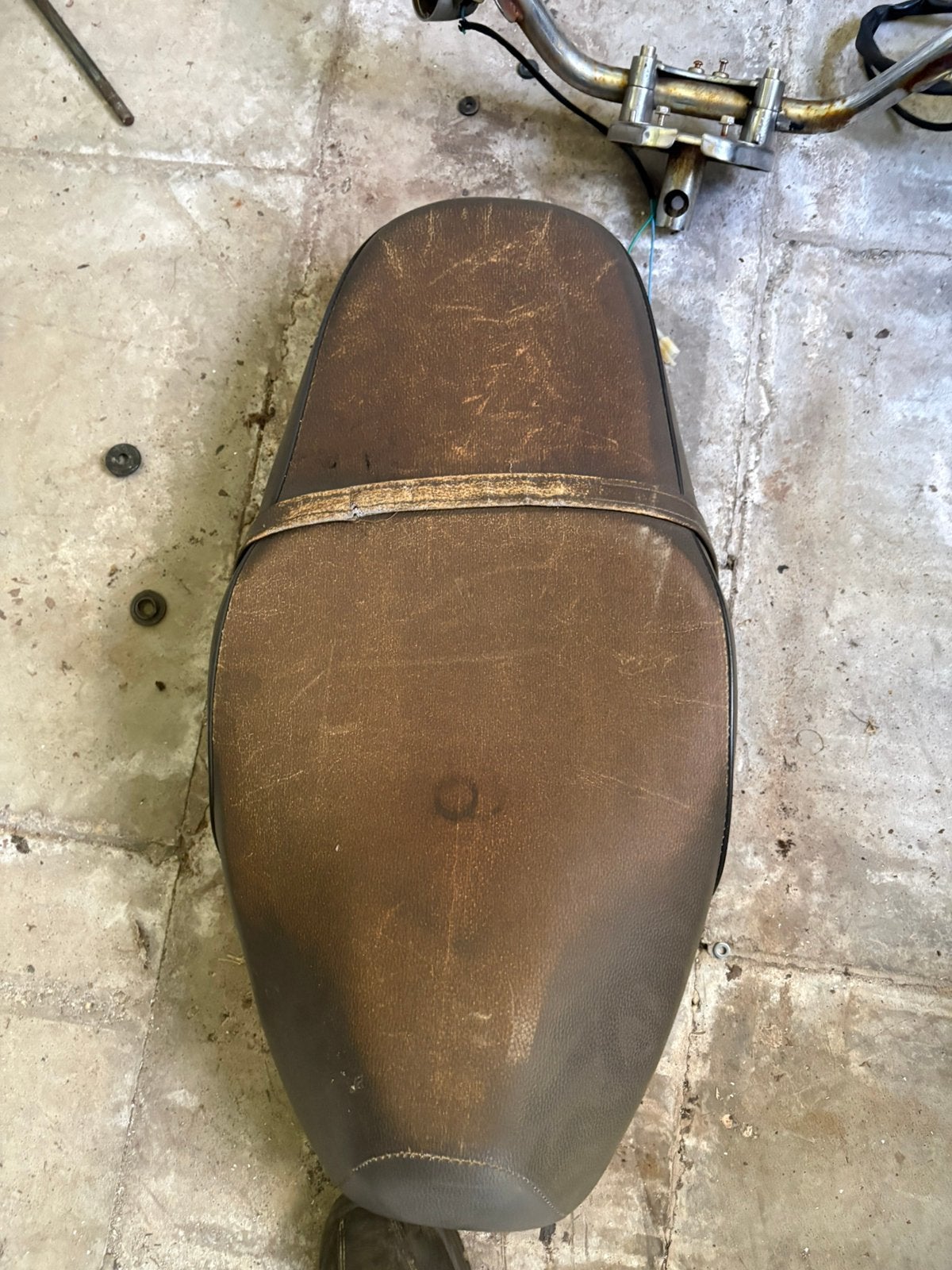 Zadel met  aansluiting voor retro scooter, Ophalen, Zadel