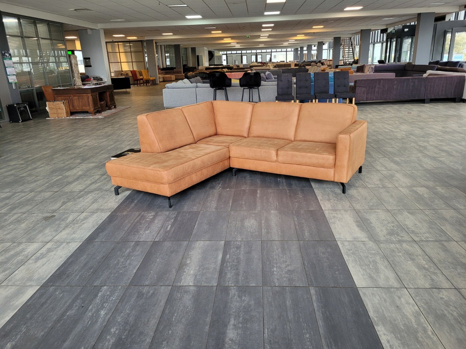 ✅️️️ ️GEREINIGD cognacbruine suede hoekbank 230x205 BEZORGEN, Stof, Info@onbekend.nl, Hoekbank, Ophalen of Verzenden