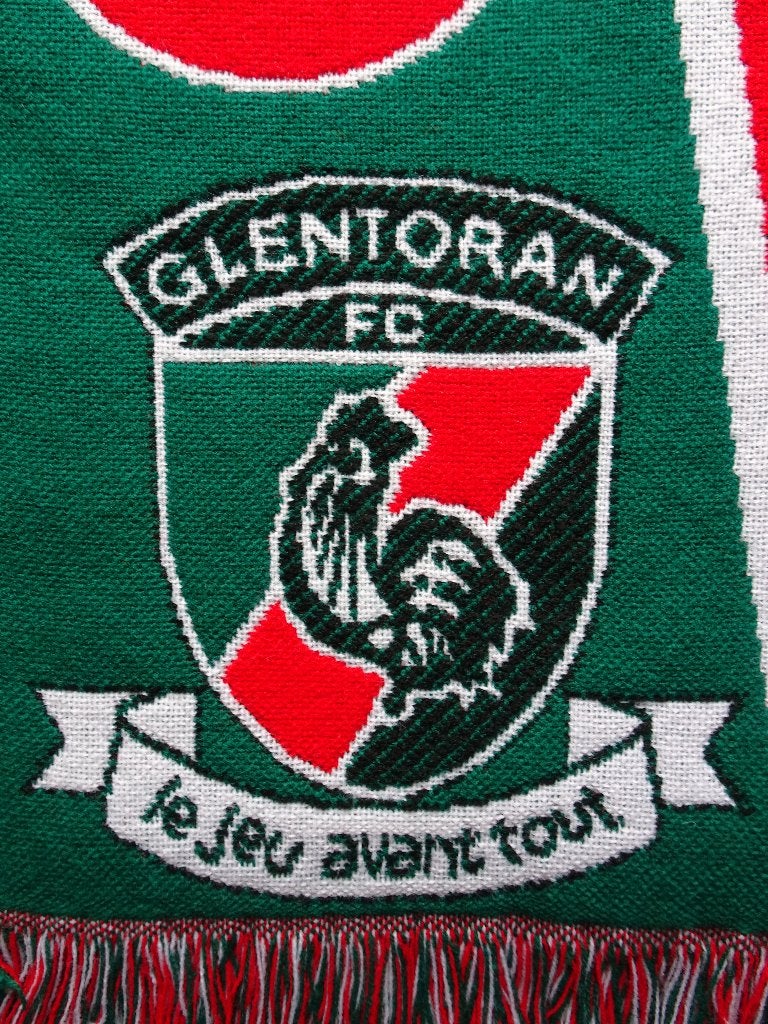sjaal Glentoran FC (Noord Ierland), Ophalen of Verzenden, Nieuw, Buitenlandse clubs, Vaantje of Sjaal