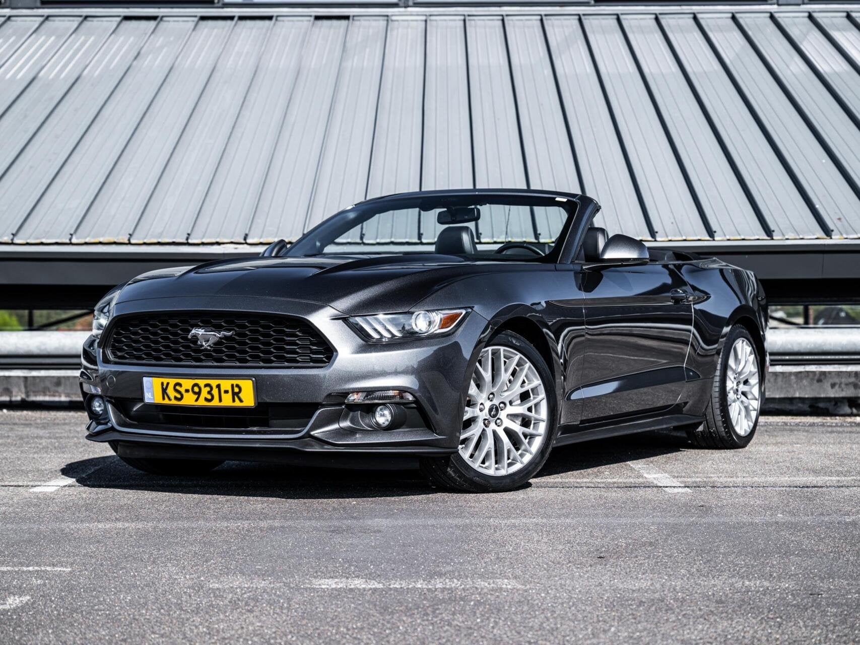 Ford Mustang Convertible 2.3 317PK Handgeschakeld Leder Stoe, 13 km/l, Dealer onderhouden, Achterwielaandrijving, Gebruikt