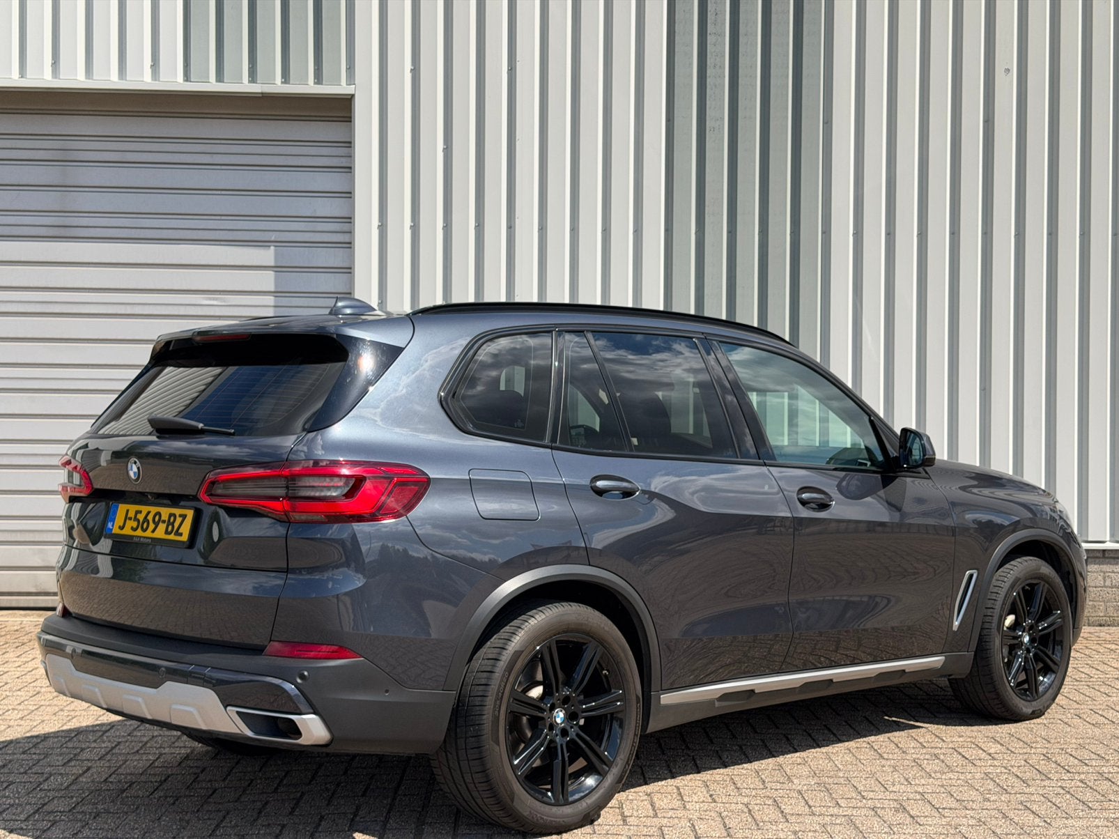 BMW X5 xDrive 30d High Executive | Softclose | HUD | Laser, Automaat, 2993 cc, 255 €/maand, Leder