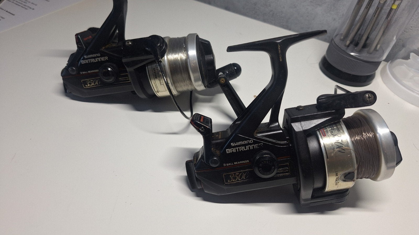 Shimano Baitrunner 3500 vismolens set van 2, Watersport en Boten, Hengelsport | Karpervissen, Ophalen, Zo goed als nieuw, Molen