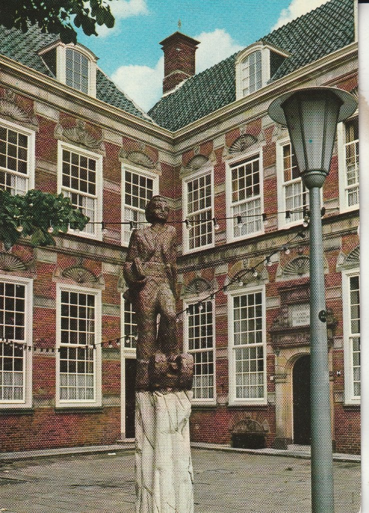 Deventer: Gerechtsgebouw met beeldje 'De Student', Ophalen of Verzenden, 1960 tot 1980, Ongelopen, Overijssel