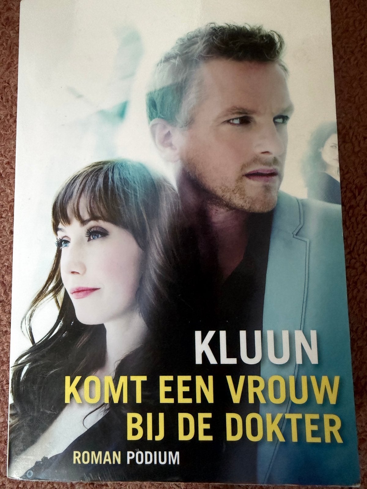 Kluun - Komt een vrouw bij de dokter (Roman Podium), Ophalen of Verzenden, Gelezen, Nederland