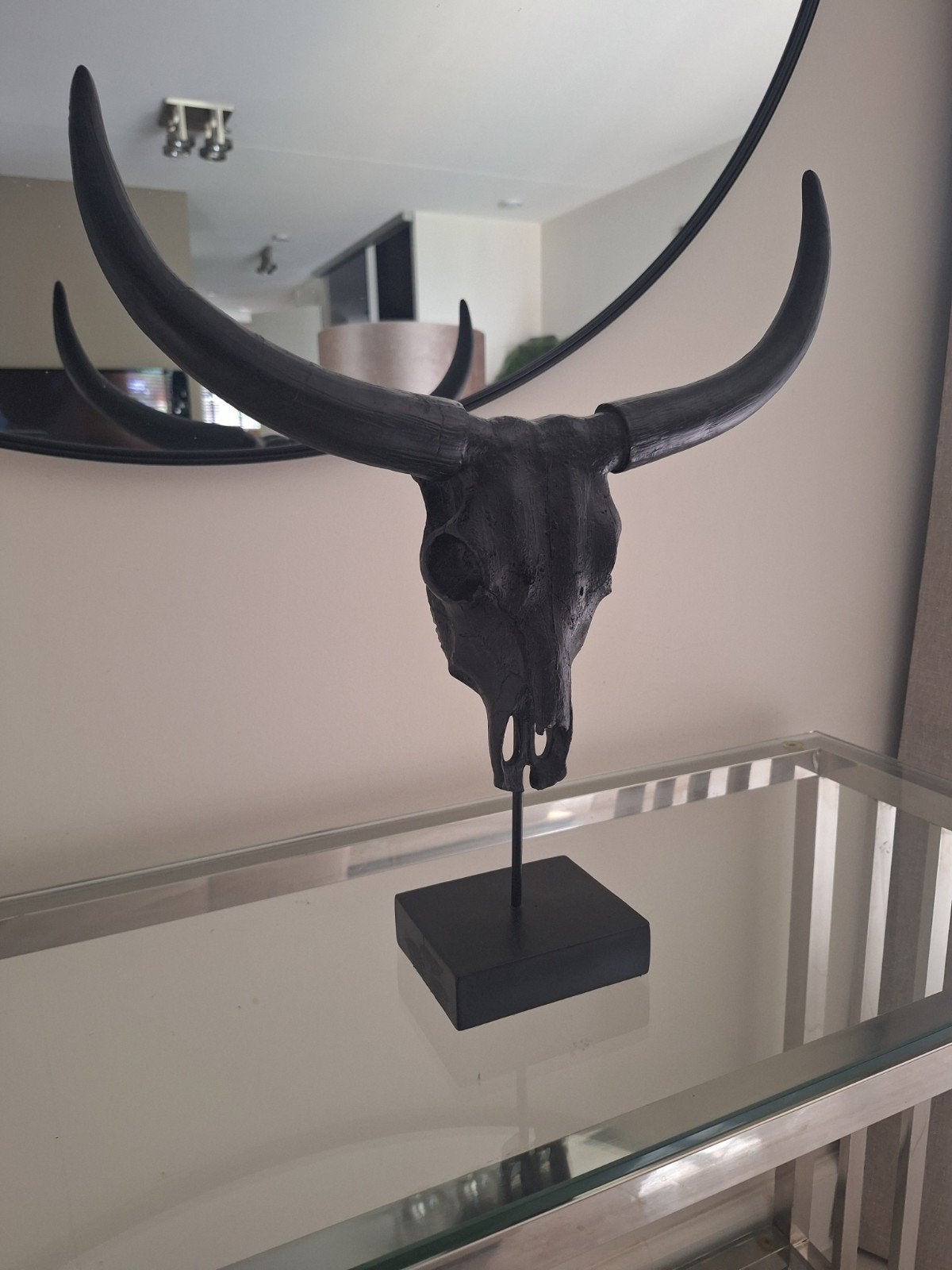 Luxe Matzwarte Skull / Buffelschedel op voet – Eric Kuster /, Ophalen of Verzenden