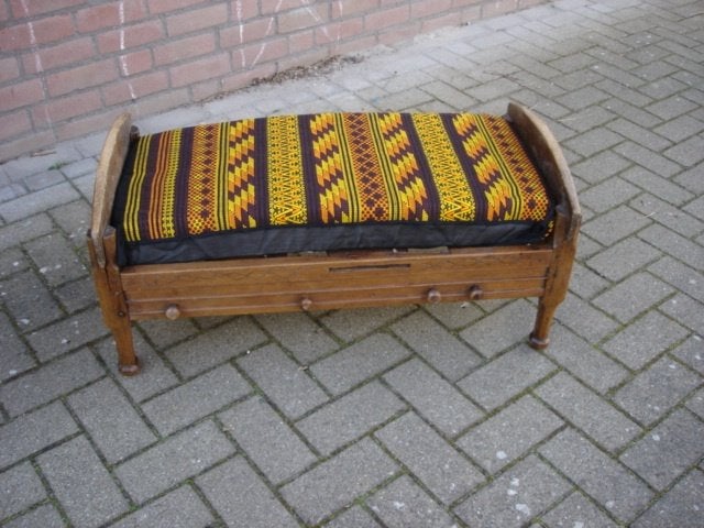 Antiek houten Wieg-bedje Zitbankje Afghaans, Antiek en Kunst, Overige typen, Handgemaakt, 88 cm, Meerkleurig
