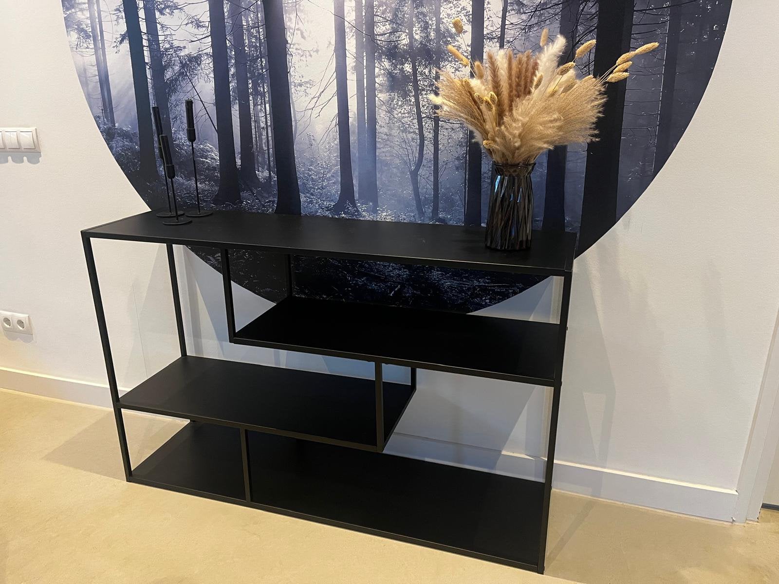 Zwarte sidetable met open vakken, Ophalen, 100 tot 150 cm, Zo goed als nieuw, 25 tot 50 cm