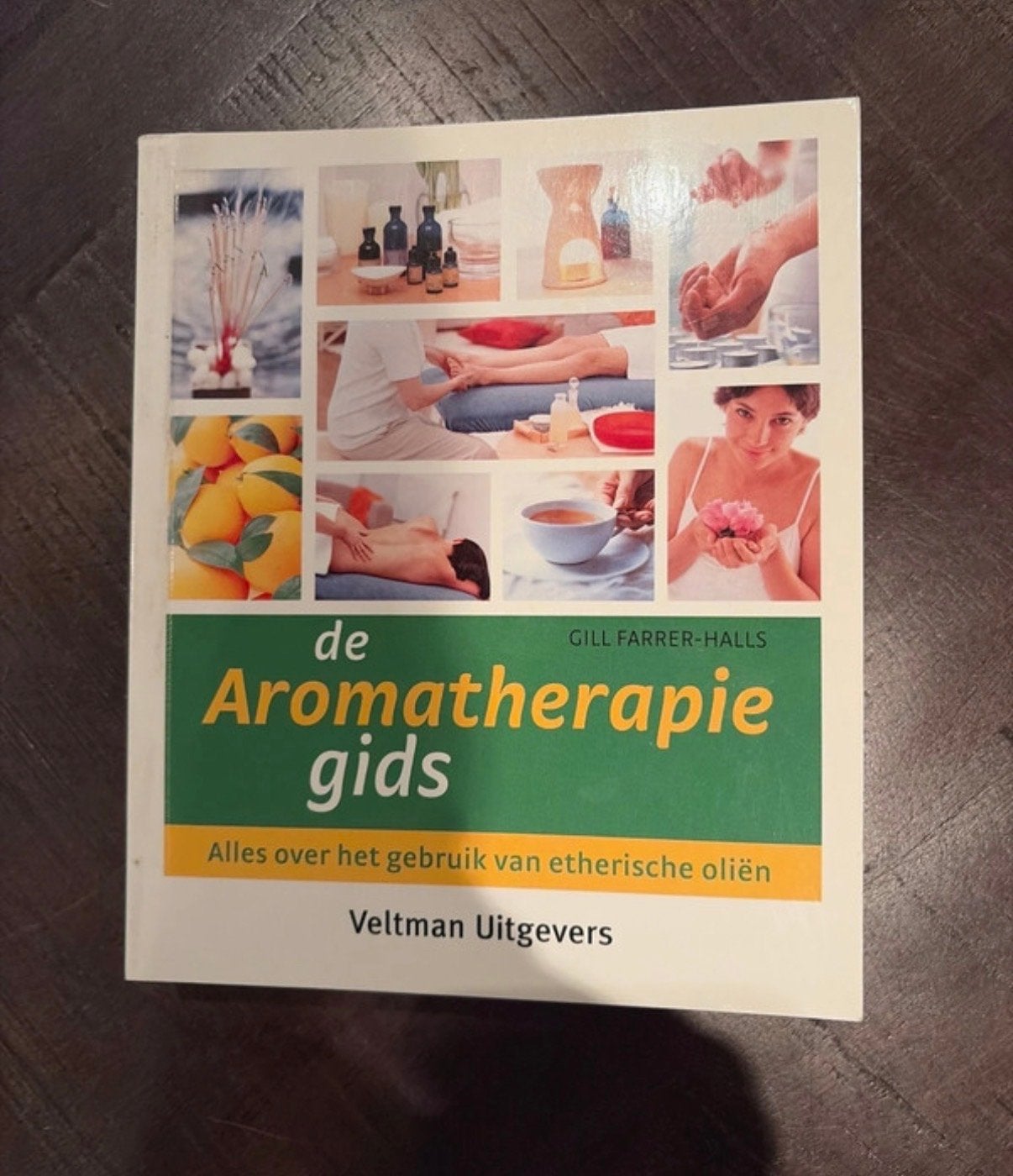 De Aromatherapie Gids: Alles over etherische oliën, Boeken, Ophalen of Verzenden, Gelezen, Overige onderwerpen, Achtergrond en Informatie