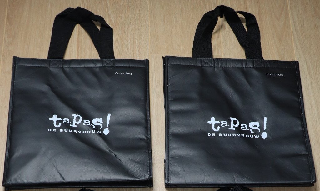Coolbag Koeltas Tapas De buurvrouw ca. 35x45x15cm ZGAN (Zwar, Ophalen of Verzenden, Zo goed als nieuw, Zwart, Shopper