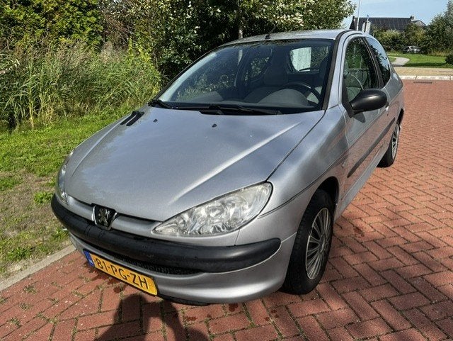 Peugeot 206 1.1 XR (bj 2004), Auto's, Voorwielaandrijving, Gebruikt, 31 €/maand, 4 cilinders