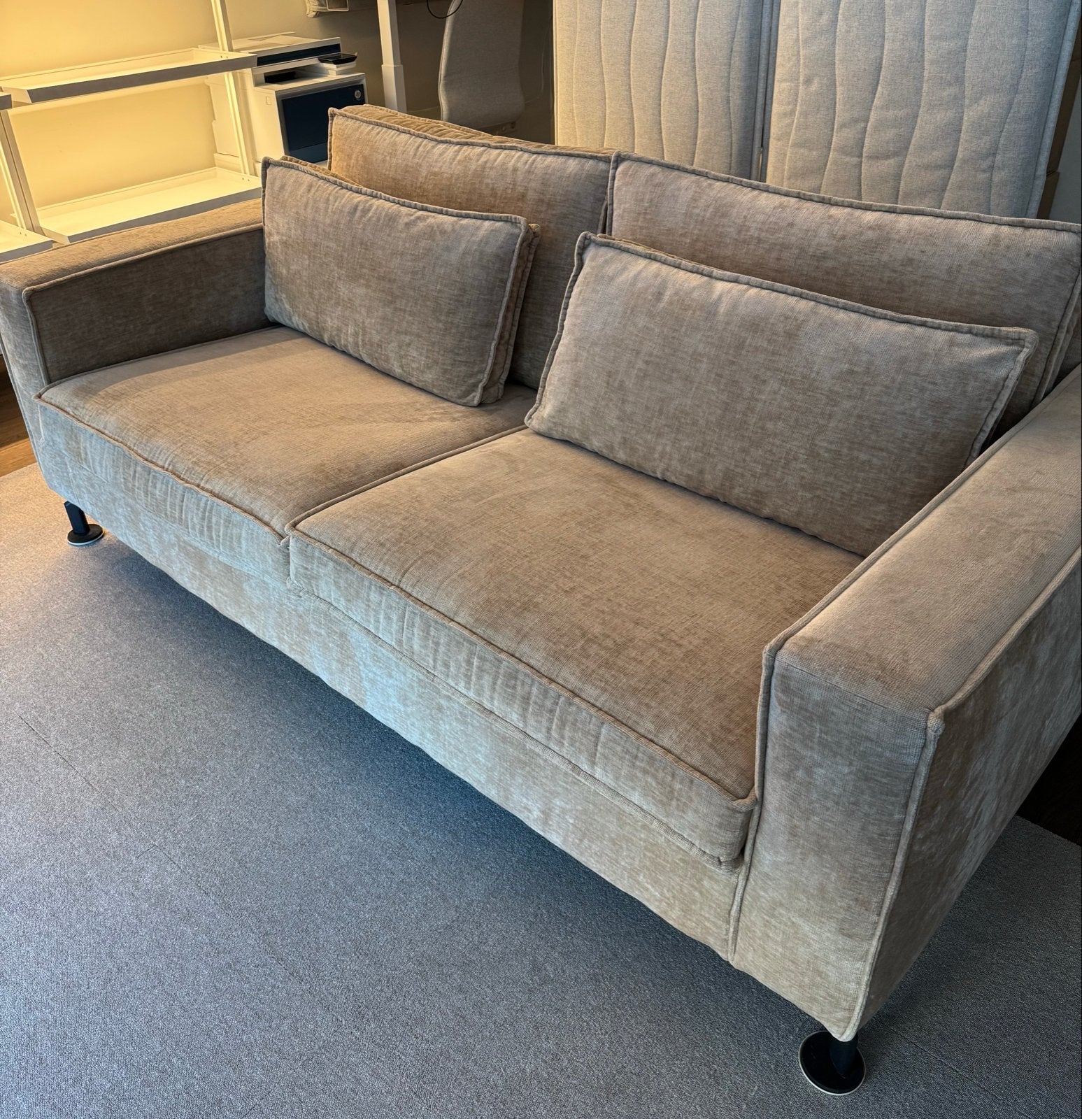 Moderne Beige Bank van Haco – Bijna nieuw – 220cm, Ophalen, 100 tot 125 cm, Driepersoons, Zo goed als nieuw