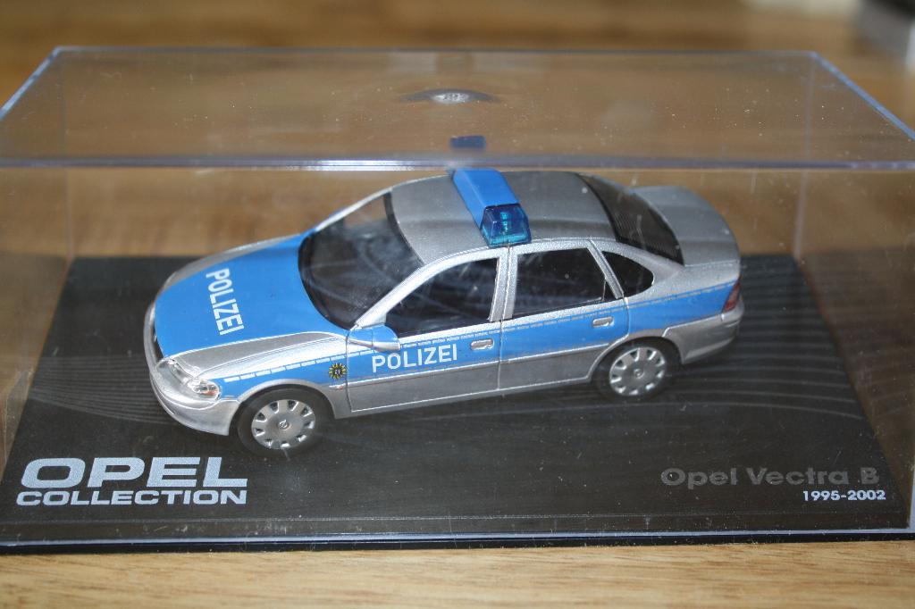 4 modelauto's, Hobby en Vrije tijd, Modelauto's | 1:43, Ophalen of Verzenden, Nieuw, Auto, Overige merken