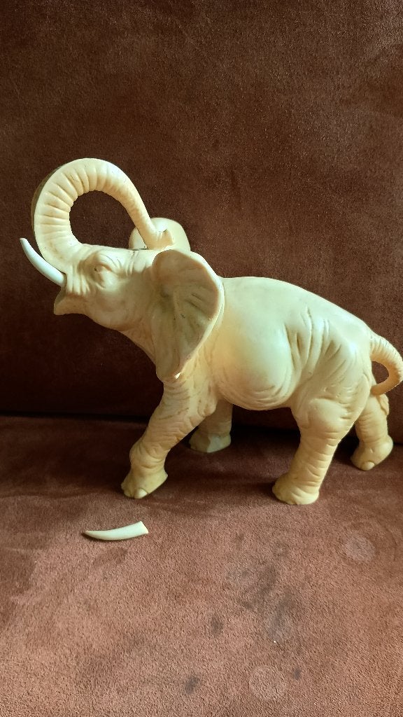 Olifant beeld. Ivorine (kunsthars) massief. 20-25cm, Ophalen, Gebruikt