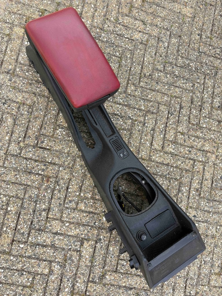 Middenconsole Alfa 147 met rood leren armsteun, Ophalen, Alfa Romeo
