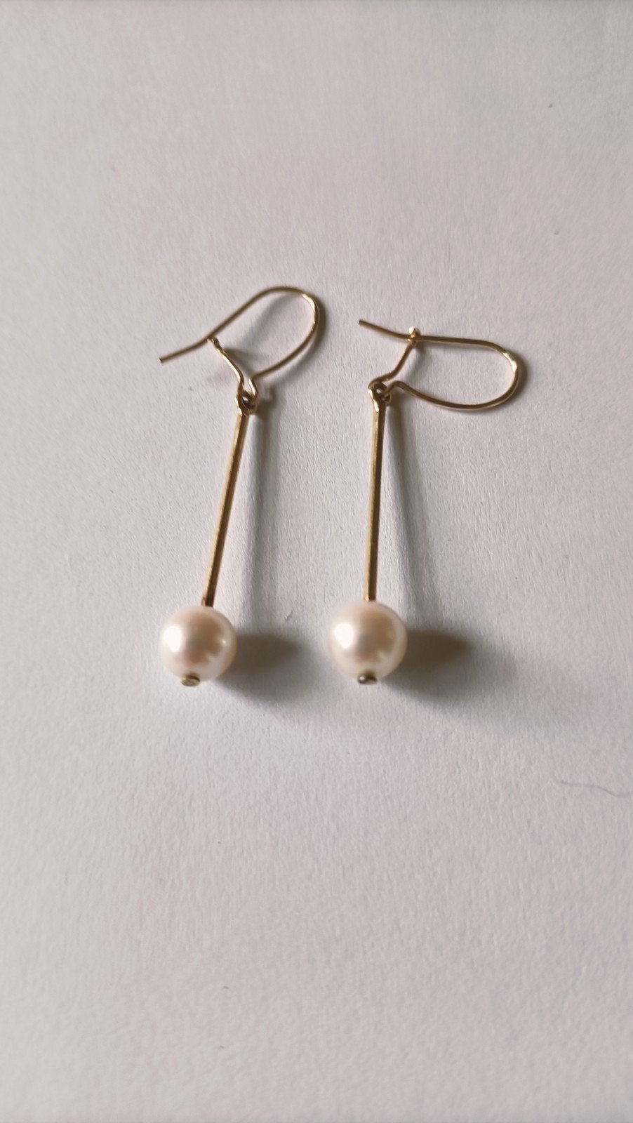 Fraaie lange gouden oorbellen met zoetwaterparel, 14 krt, Sieraden, Tassen en Uiterlijk, Antieke sieraden, Verzenden, Goud, Oorbellen