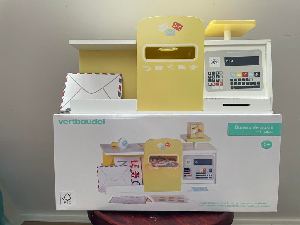 Vertbaudet houten speelgoed postkantoortje, Kinderen en Baby's, Speelgoed | Houten speelgoed, Ophalen, Zo goed als nieuw, Meubelstuk of Keukentje
