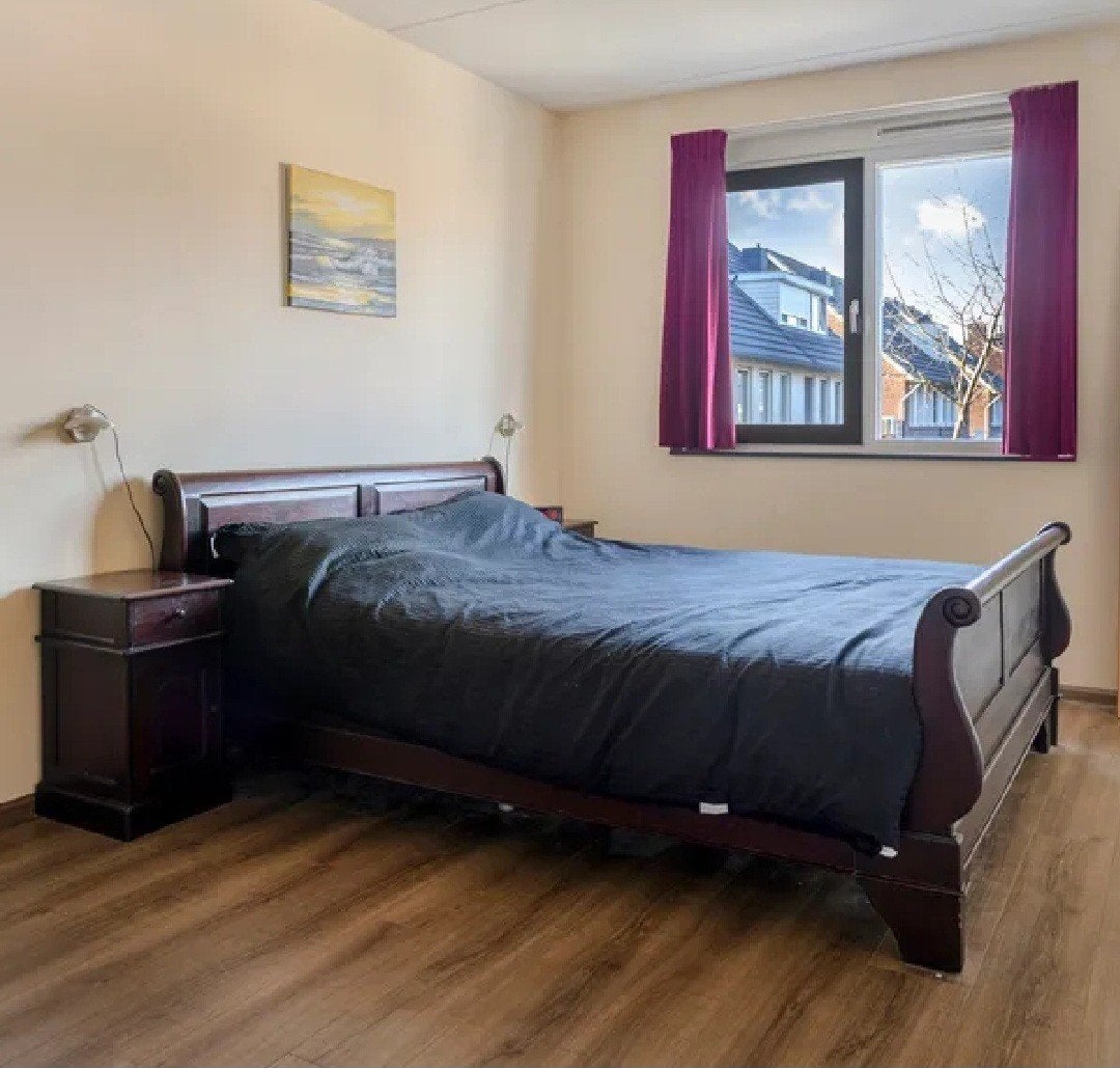 Tweepersoonsbed 180x220 cm met bijpassende nachtkastjes, Ophalen, Gebruikt, Bruin, Tweepersoons