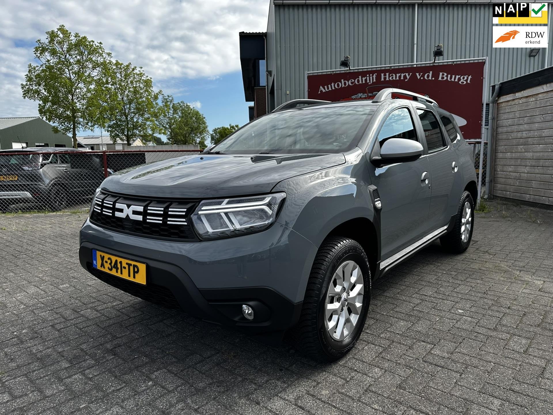 Dacia Duster 1.0 TCe 100 Bi-Fuel Essential Trekhaak | Camera, Auto's, Voorwielaandrijving, 1272 kg, Stof, Gebruikt