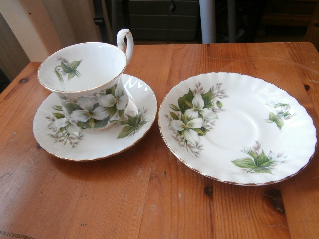 kop en schotel Royal Albert Bone China Trillium England, Ophalen of Verzenden