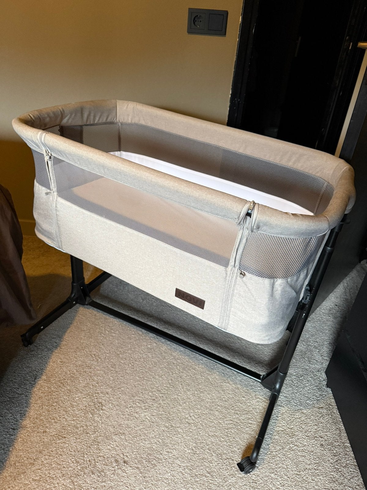 Novi co-sleeper met Aerosleep matras en topper, Kinderen en Baby's, Babywiegjes en Ledikanten, Ophalen, Zo goed als nieuw, Wieg