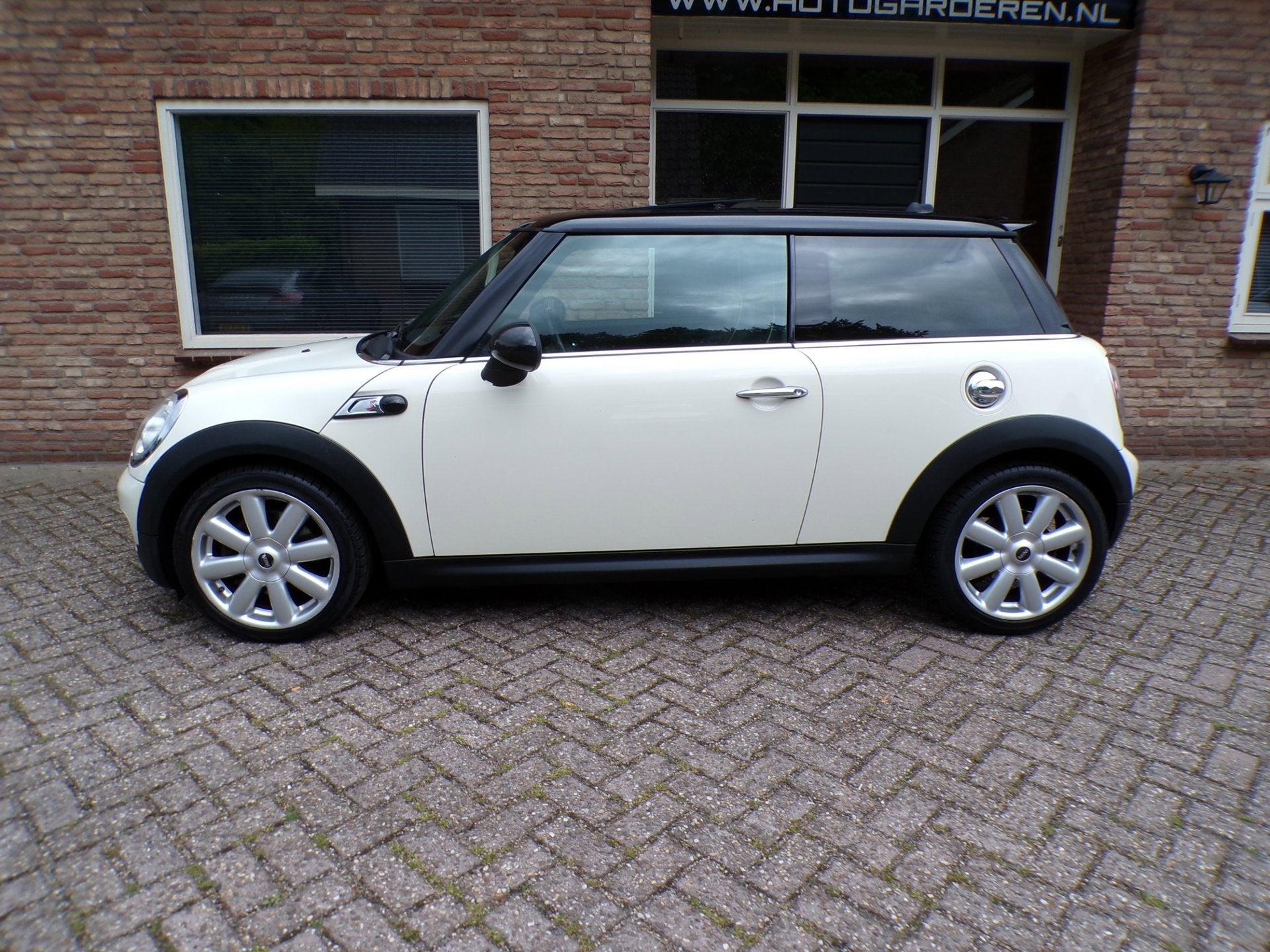 Mini Mini 1.6 Cooper S Leder / Navi / Panoramadak, Auto's, Voorwielaandrijving, Dealer onderhouden, Gebruikt, Zwart