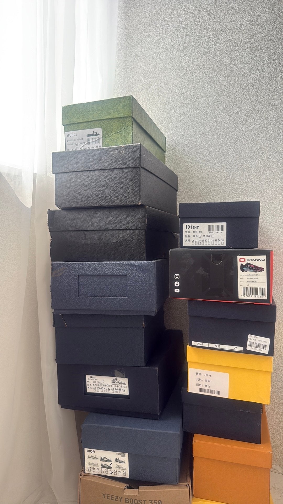 Schoenen dozen, Ophalen