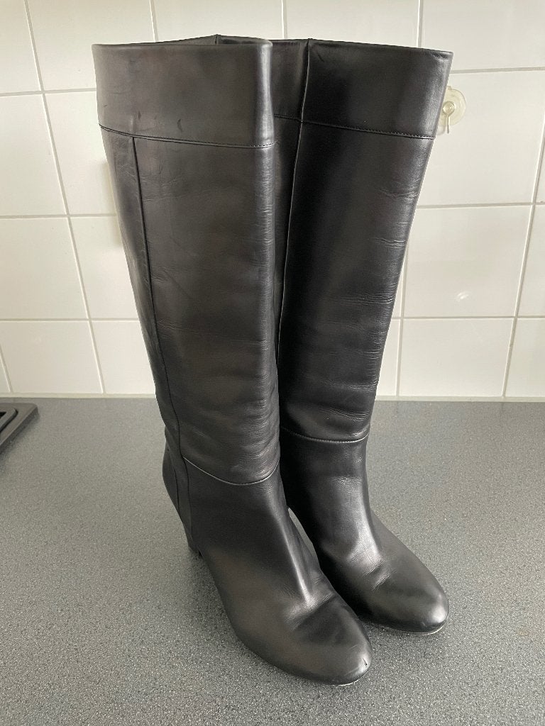 Hugo Boss hoge zwarte leren laarzen, model Charissa,hak 8 cm, Hoge laarzen, Zwart, Ophalen of Verzenden, Zo goed als nieuw
