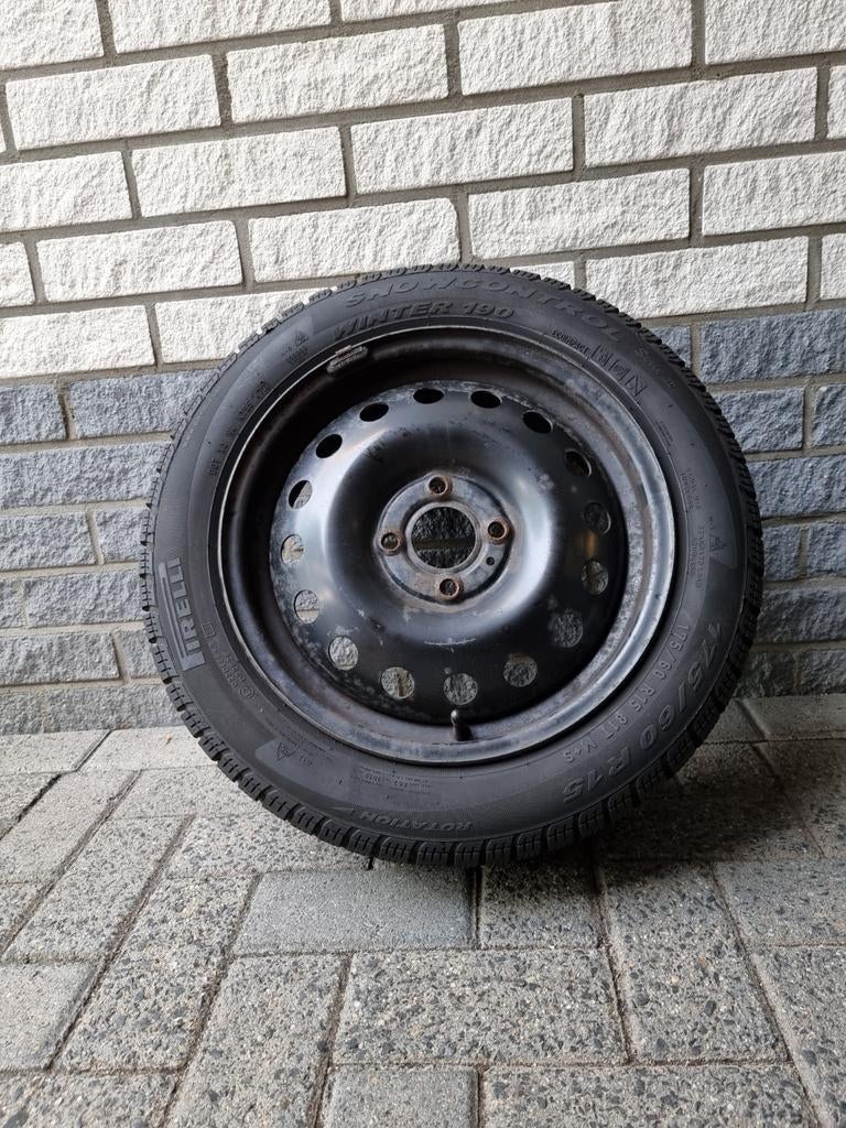 4 Pirelli Snowcontrol Winterbanden op stalen velg 175/60 R15, Ophalen