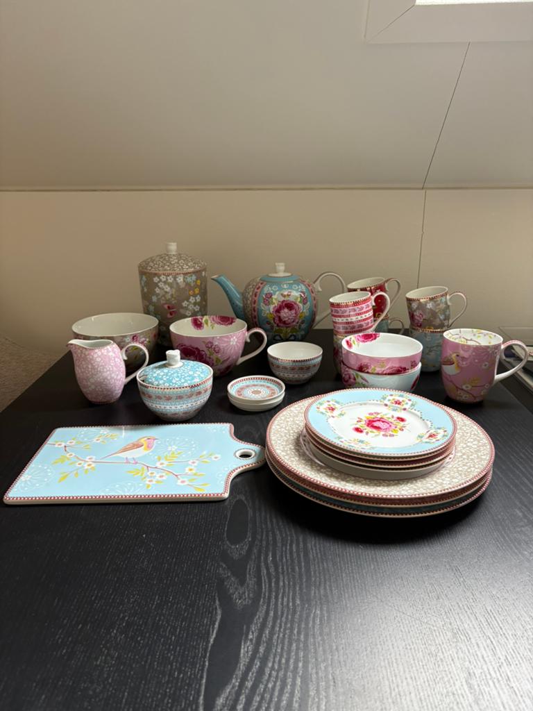 Pip servies, Ophalen, Zo goed als nieuw, Porselein, Overige stijlen