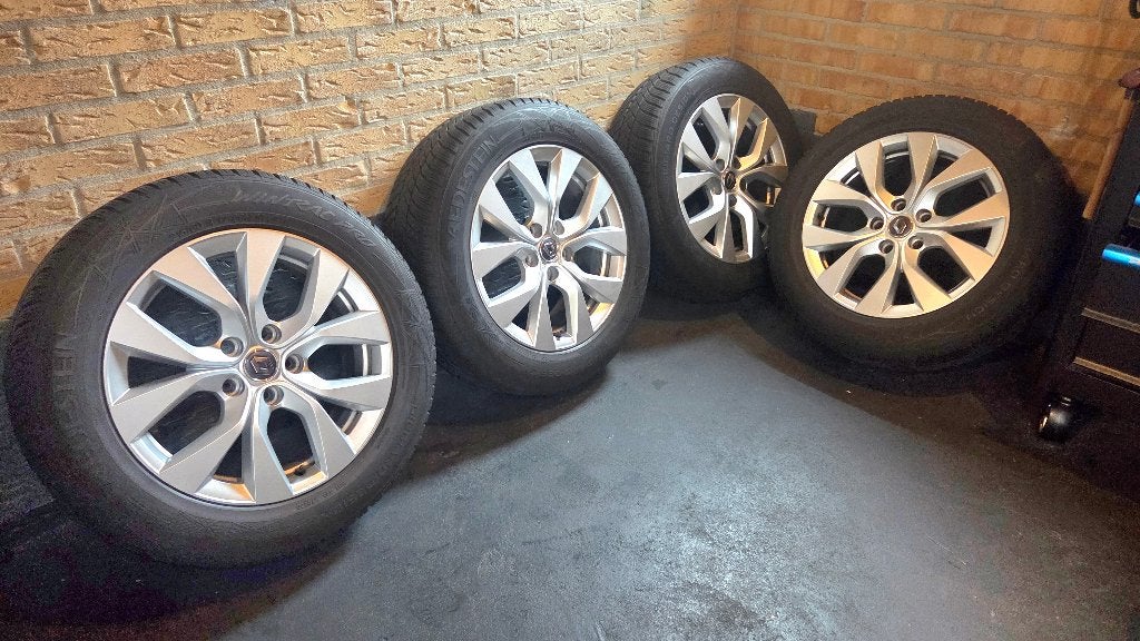 Winterbanden Renault Captur (>2020) – Vredestein 215/60 R17, Auto-onderdelen, Banden en Velgen, Ophalen, 17 inch, Winterbanden