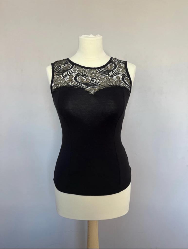 Jane Norman top met kanten details, Maat S, Zwart, Ophalen of Verzenden, Zo goed als nieuw, Maat 36 (S)