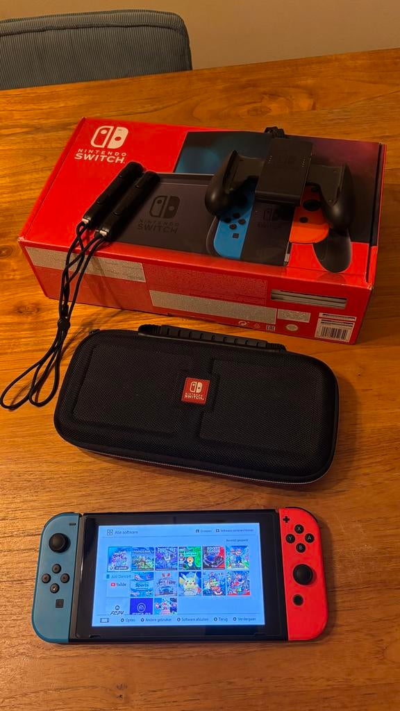 Nintendo Switch (nieuwstaat) + 9 games + 256GB SD, Spelcomputers en Games, Switch 2019 Upgrade, Met games, Met 2 controllers, Ophalen of Verzenden