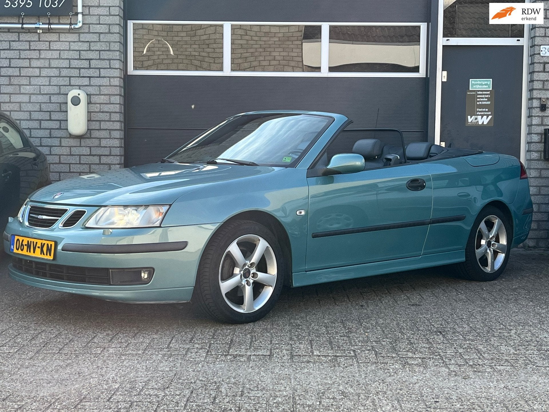 Saab 9-3 Cabrio 1.8t Vector automaat NL auto 2 de eigenaar !, Auto's, Gebruikt, 4 cilinders, 1600 kg, 93 €/maand