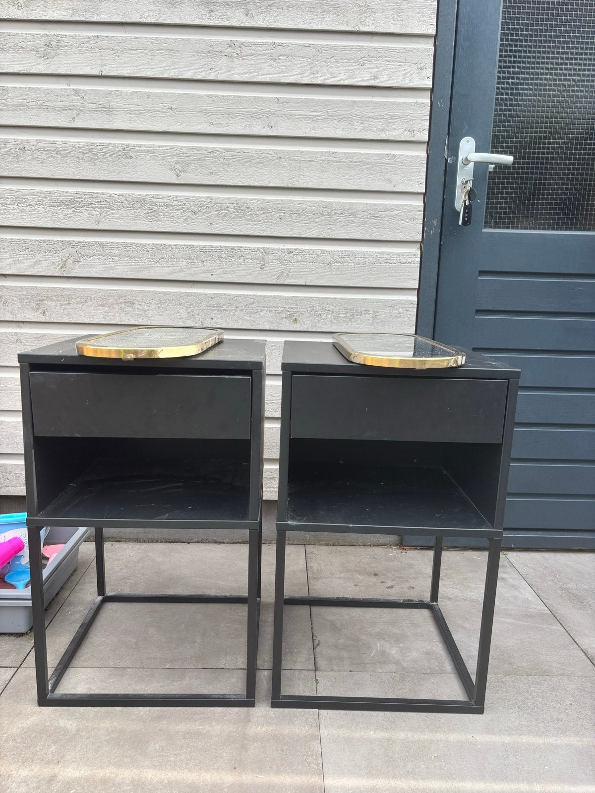 2x IKEA Vikhammer Nachtkastje Zwart met Spiegels, Gebruikt, Minder dan 45 cm, Metaal of Aluminium, 55 tot 70 cm