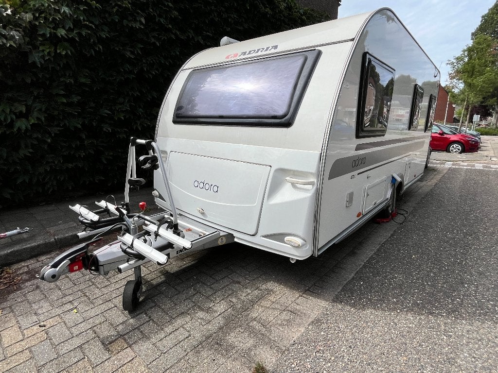 caravan Adria Adora 472 LU met mover en vaste luifel, Caravans en Kamperen, Caravans, Rondzit, Particulier, Adria, 4 tot 5 meter