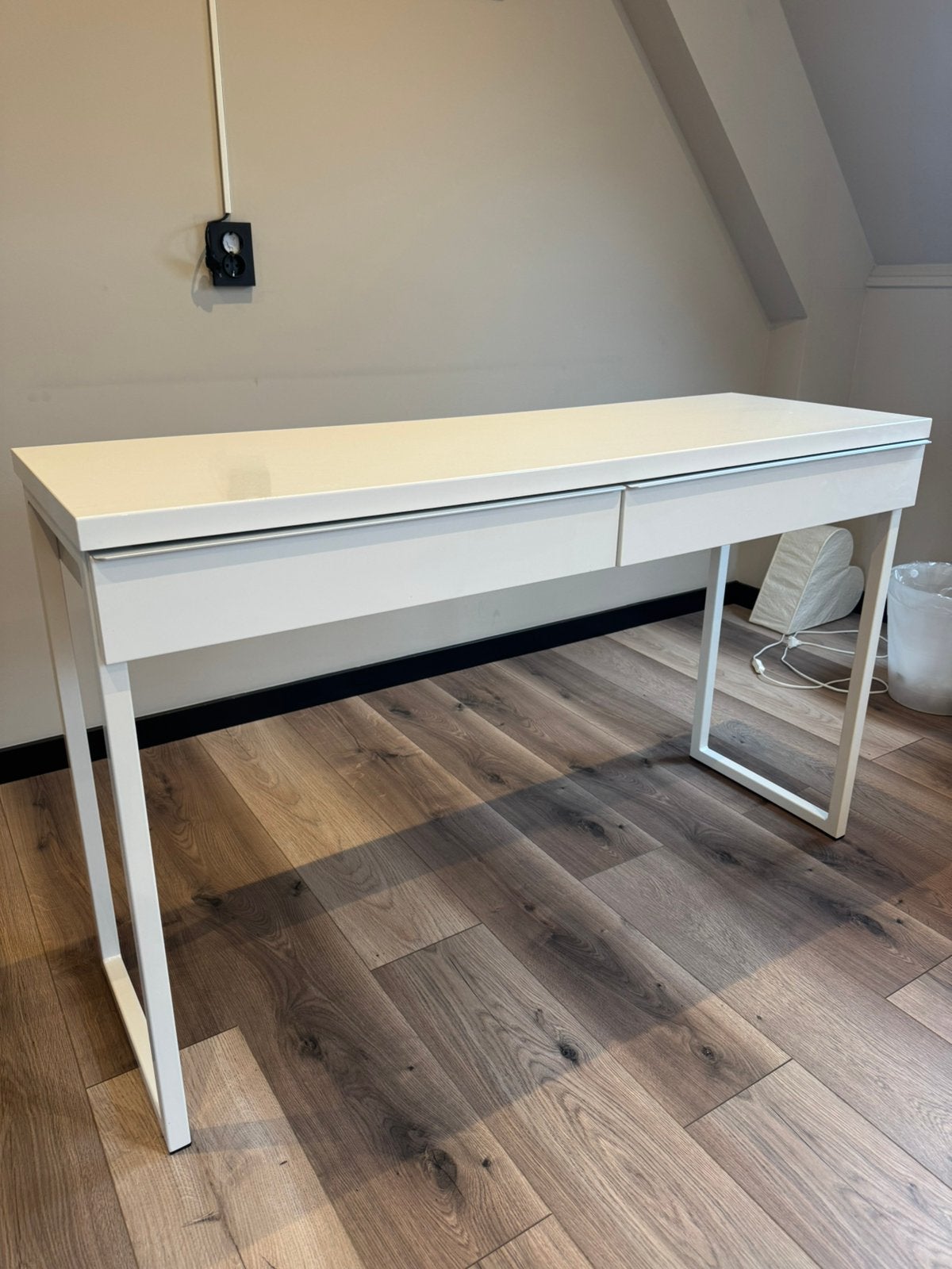 IKEA Besta Burs bureau / make-up tafel, Ophalen, Gebruikt, 25 tot 50 cm, Rechthoekig