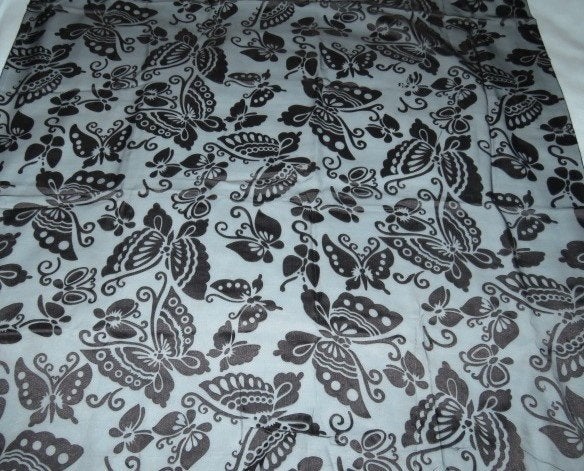 Nieuwe vintage lap stof zwart doorschijnend met vlinders, Zwart, Nieuw, Ophalen of Verzenden, 30 tot 120 cm