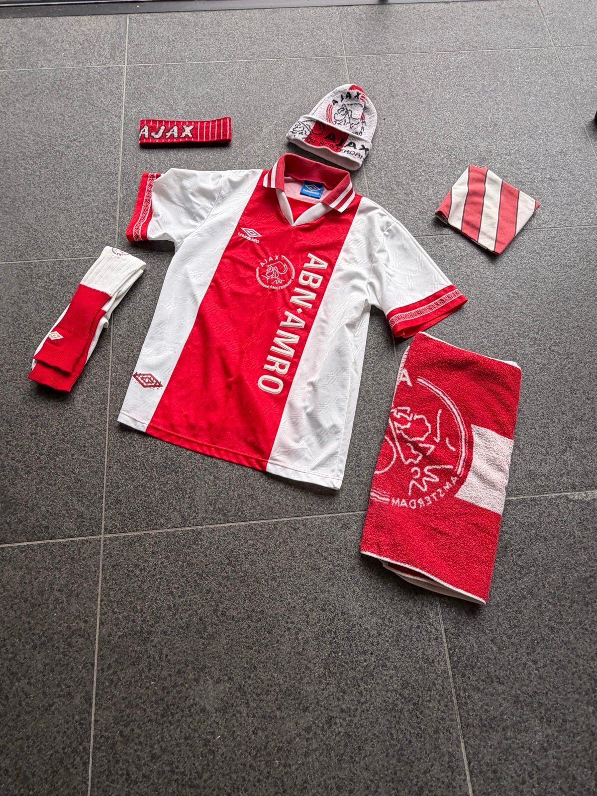 Ajax Fanpakket: Shirt, sokken, muts, handdoek en meer!, Maat M, Ophalen of Verzenden, Gebruikt, Set