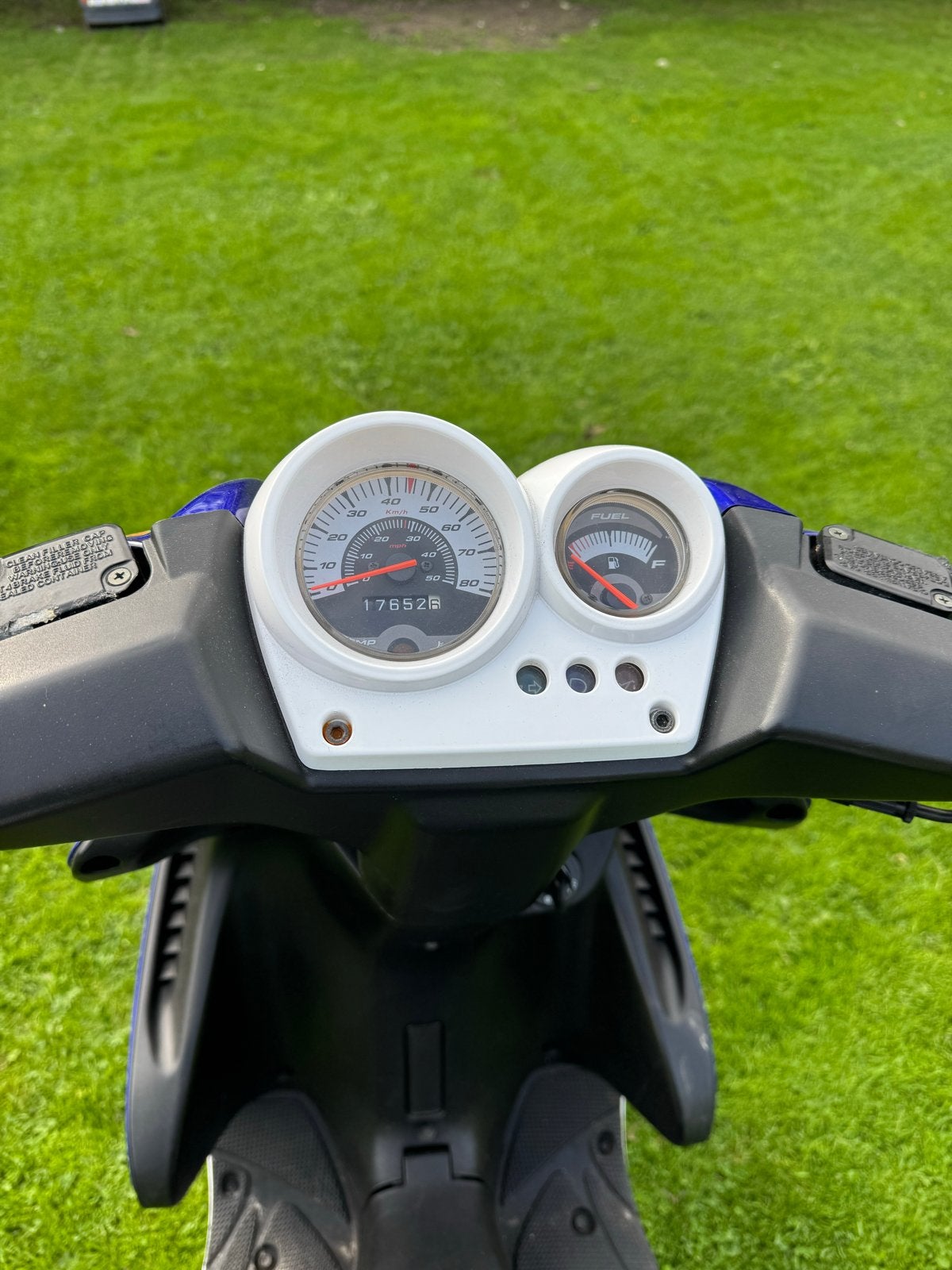Yamaha Aerox Rossi uitvoering - Zeer mooie staat, Fietsen en Brommers, Ophalen, Tweetakt, Aerox, Maximaal 45 km/u
