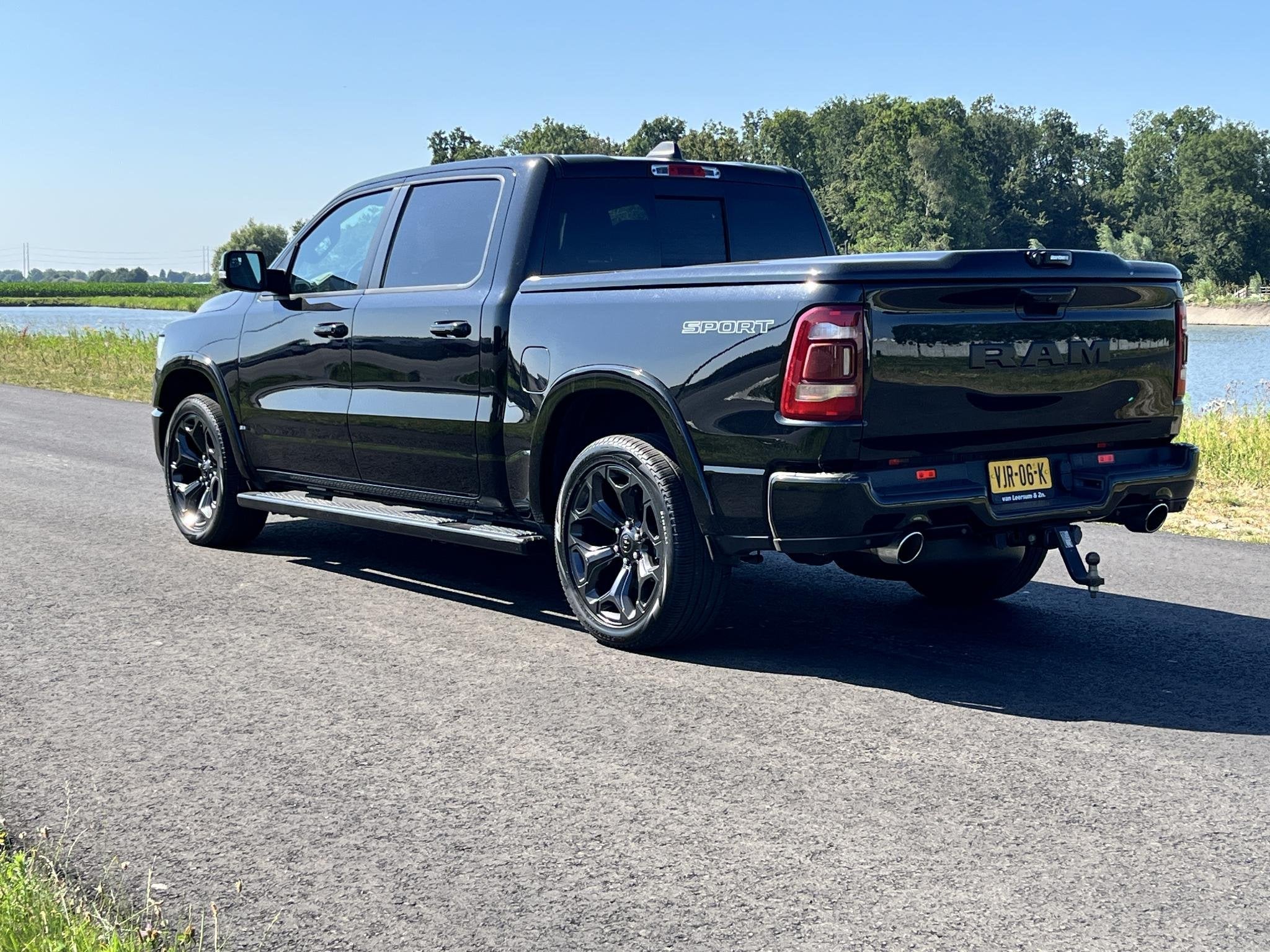 Dodge Ram 1500 5.7 V8 4x4 Crew Cab Laramie Clima, cruise, ca, Auto's, Dodge, Gebruikt, 5654 cc, Lane Keeping Assist, Zwart